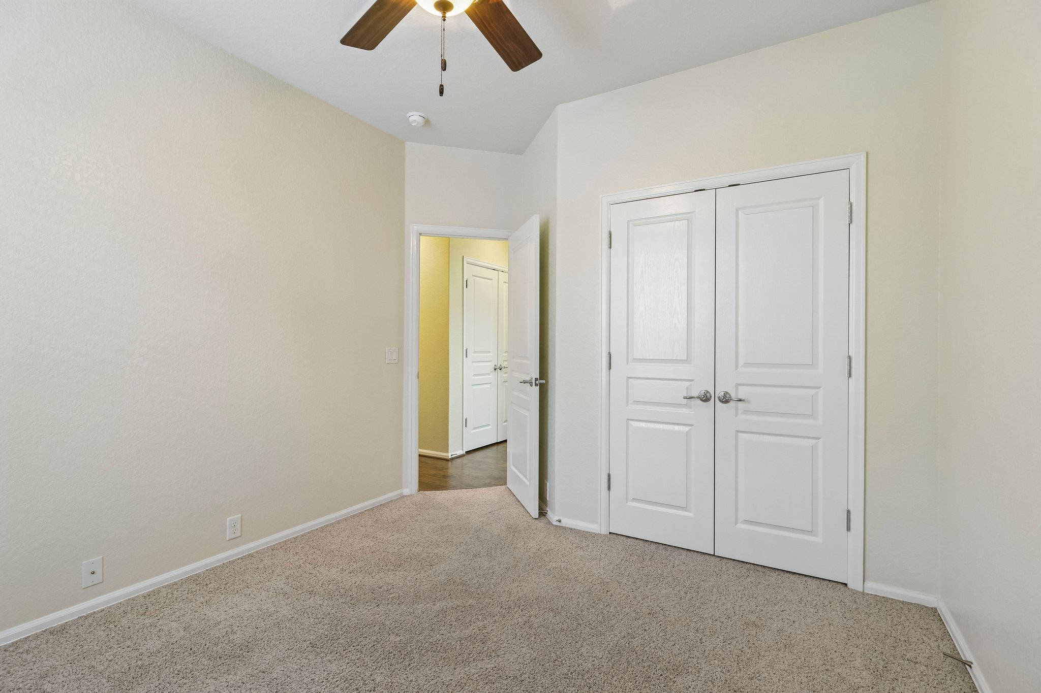 Thomas Rusk-S2104-030.jpg