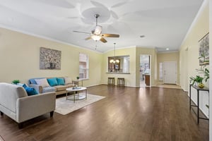 Thomas Rusk-S2104-009.jpg