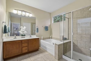 Thomas Rusk-S2104-024.jpg