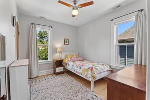 N Kilbourn Ave-S2905-027.jpg