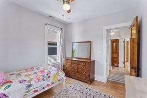 N Kilbourn Ave-S2905-028.jpg
