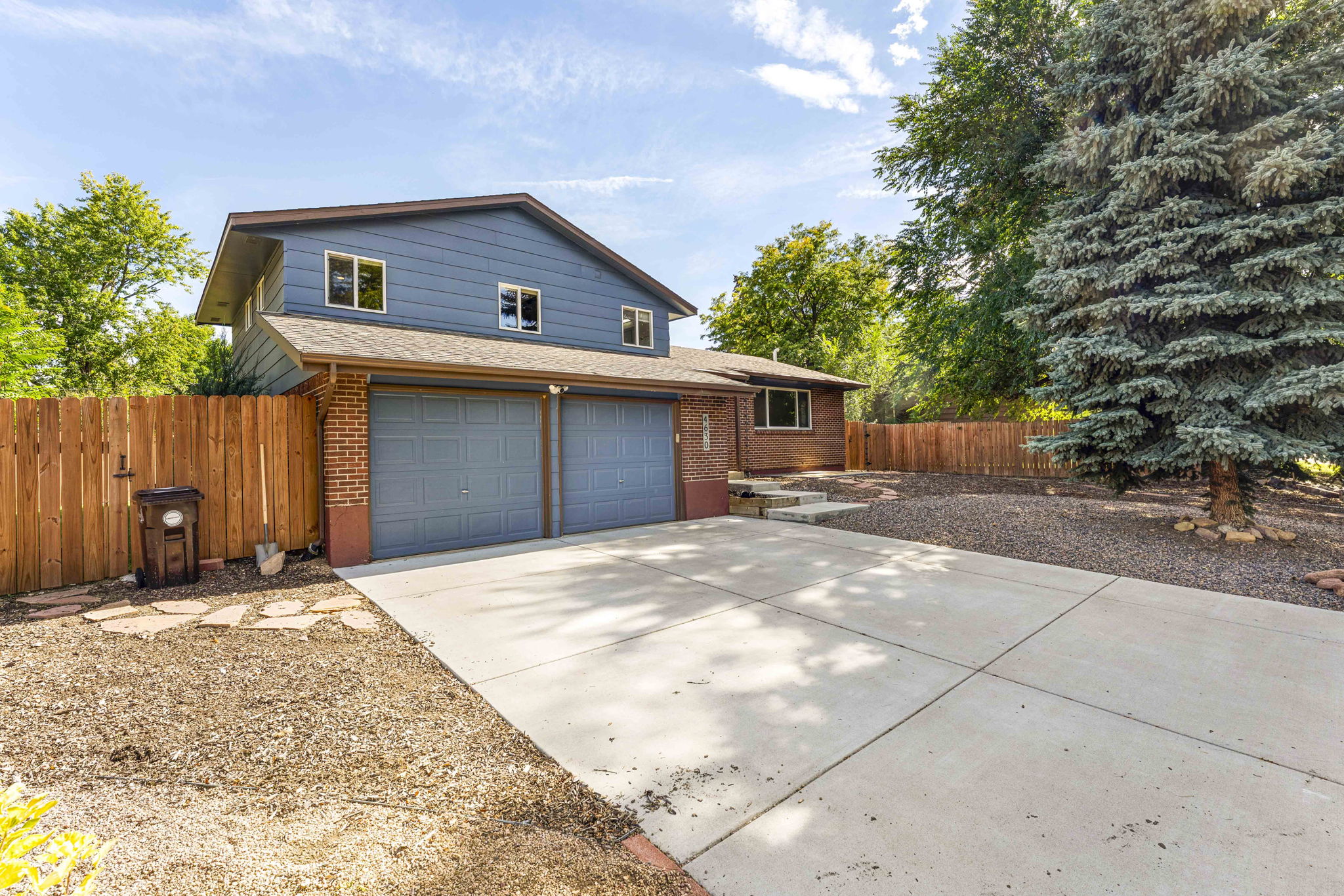 2C OS Garage & Xeriscaped Front Yard