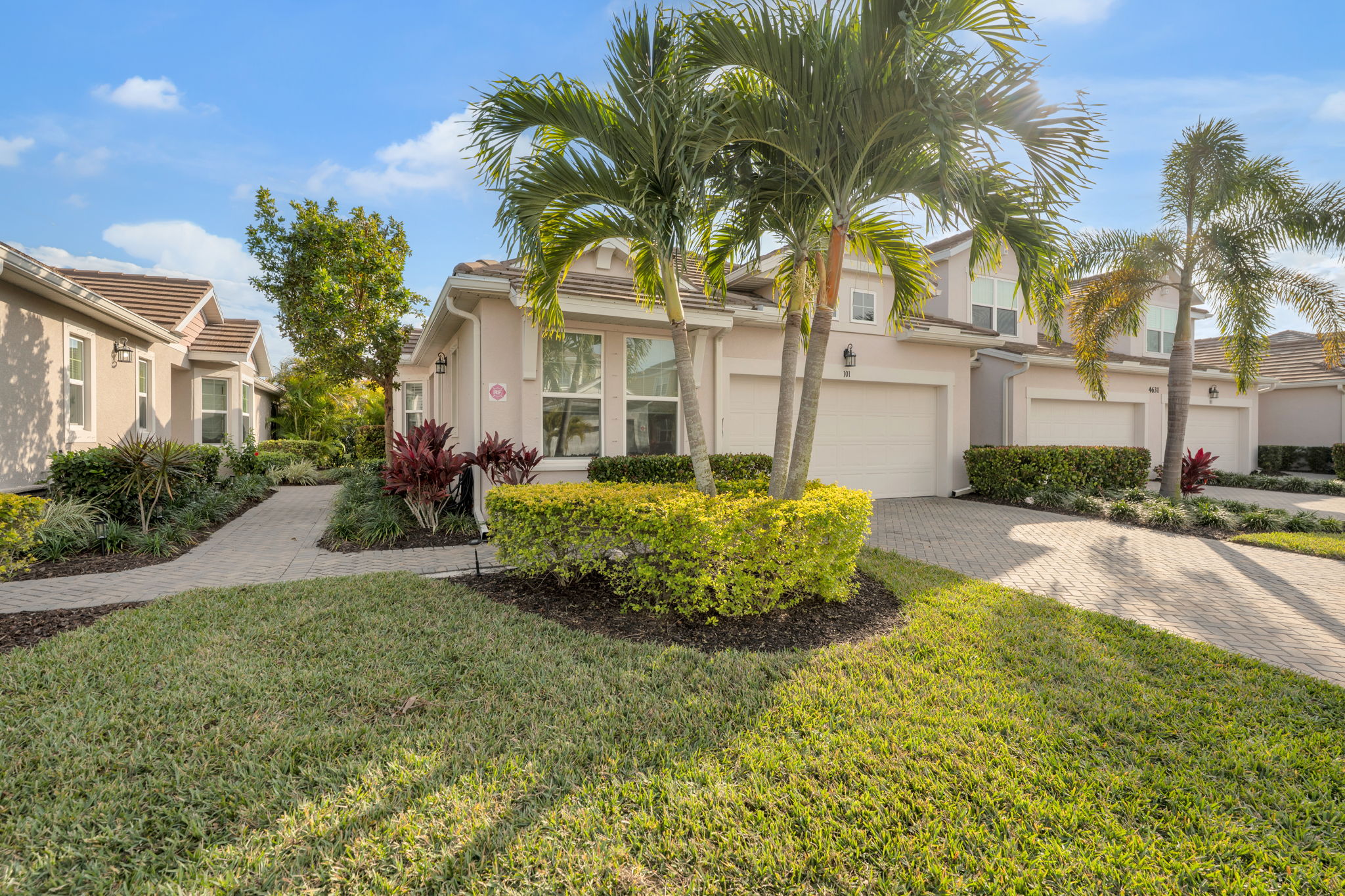 2-Car Garage / End Unit