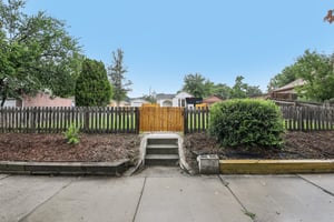 N Clay St-S0907-002.jpg