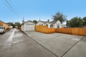 N Clay St-S0907-004.jpg