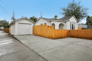 N Clay St-S0907-005.jpg