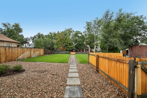 N Clay St-S0907-007.jpg