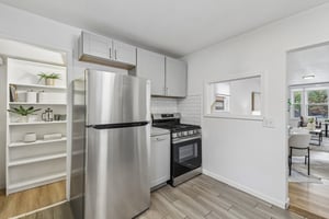 N Clay St-S0907-017.jpg