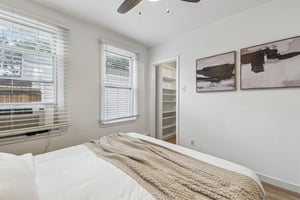 N Clay St-S0907-021.jpg