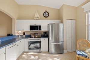 Kitchen 2 -r