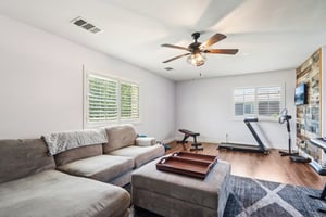 W Ave J 1-S2307-028.jpg
