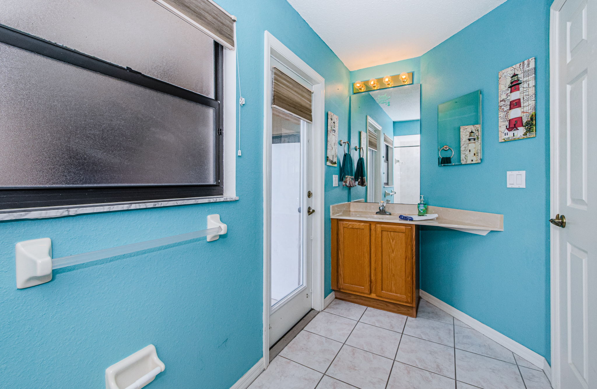 Guest Bedroom Bathroom 1A
