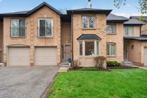 4635 Regents Terrace Unit 30, Mississauga ON — real estate photography by Amazing Photo Video