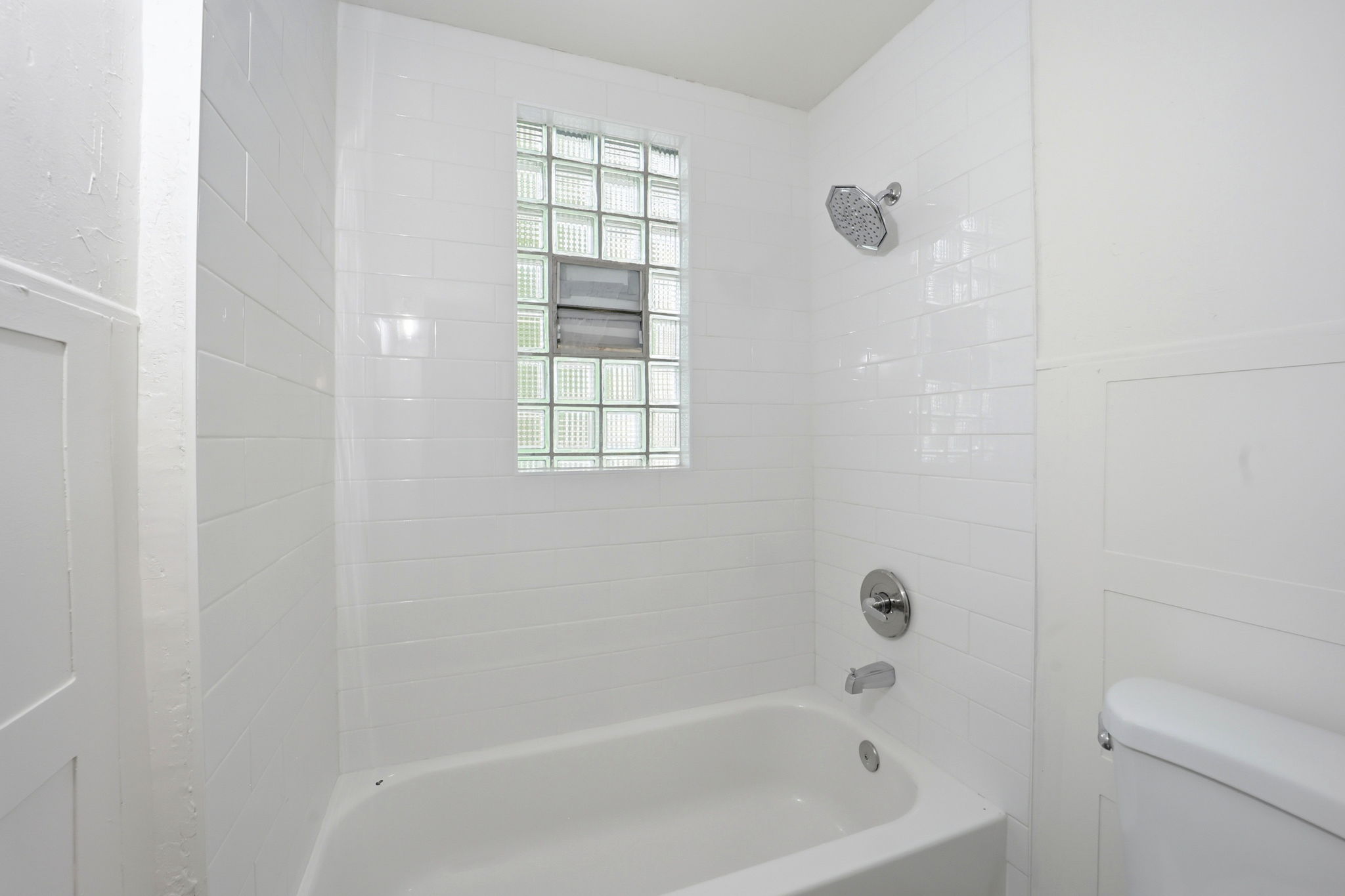 Main Bathroom 2