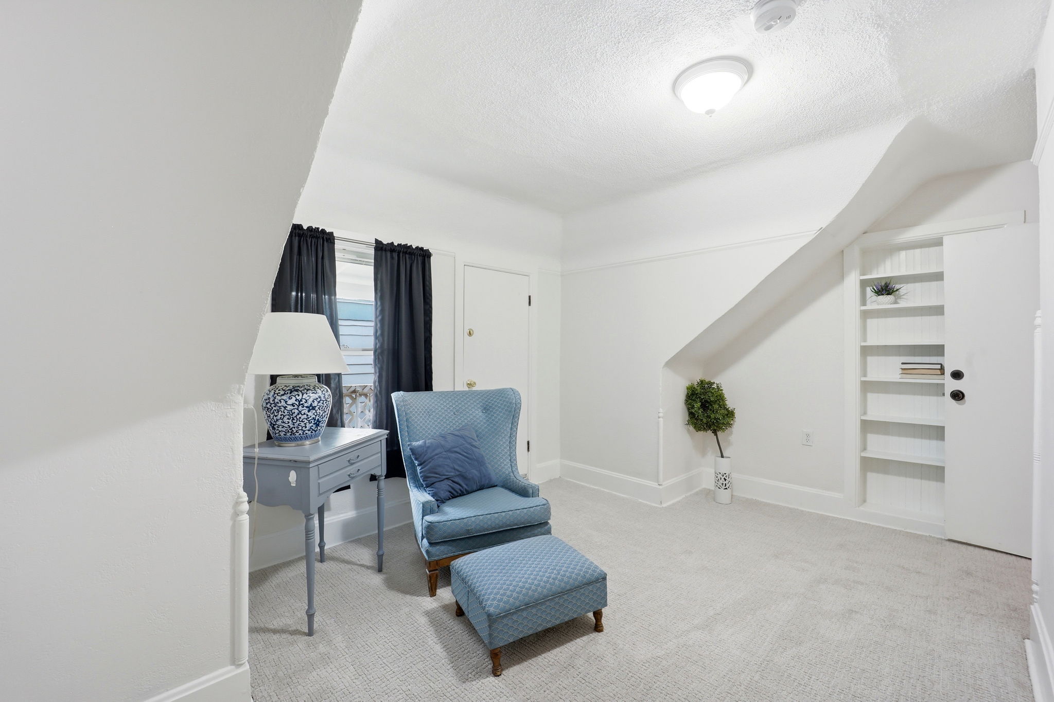 Upper Bedroom 5 - 1