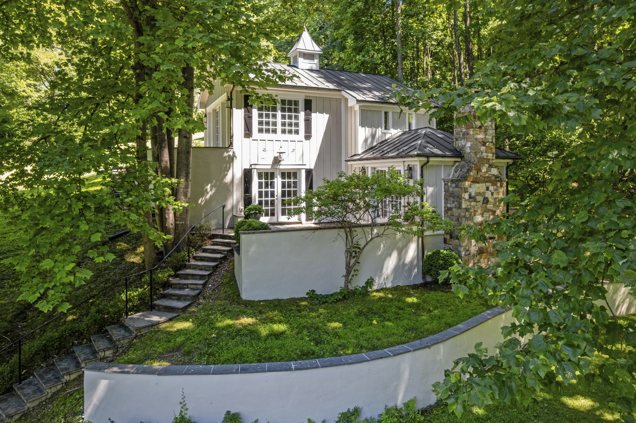 Elegant original pond house
