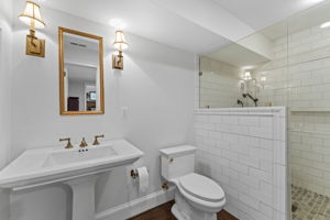 Main level full bath