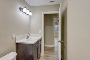 W 21st St-027