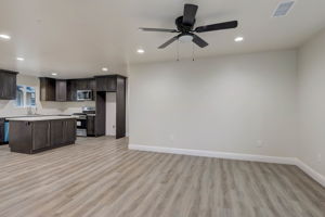 W 21st St-008