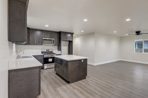 W 21st St-012