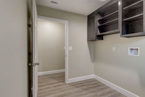 W 21st St-025