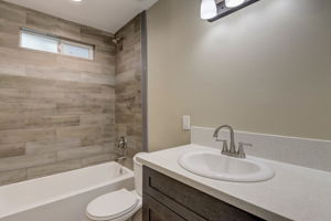 W 21st St-026