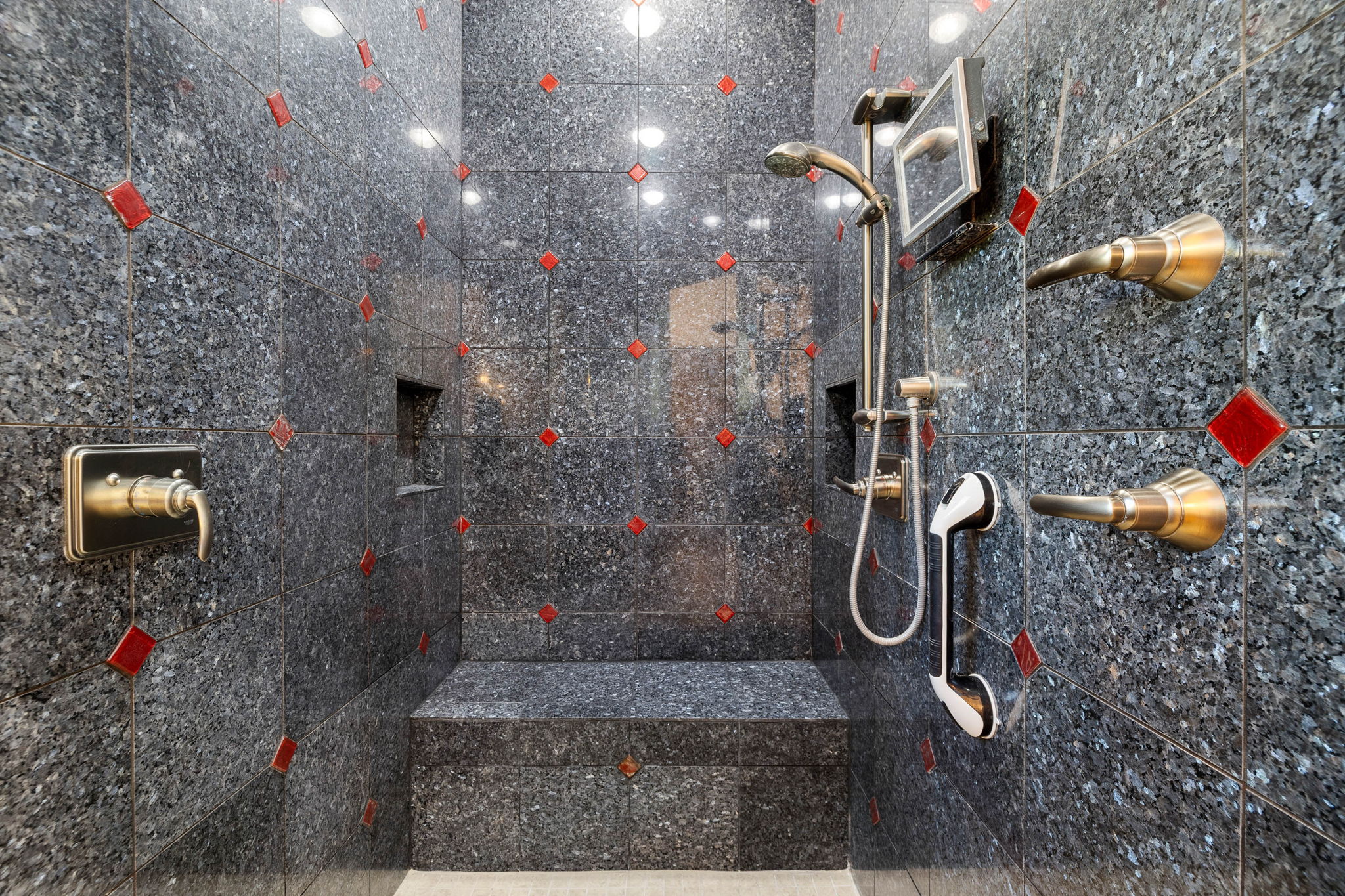 Primary Bathroom (3)