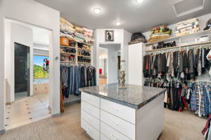 Primary Closet (2)