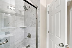 030_F8_4643 Glenmont Dr