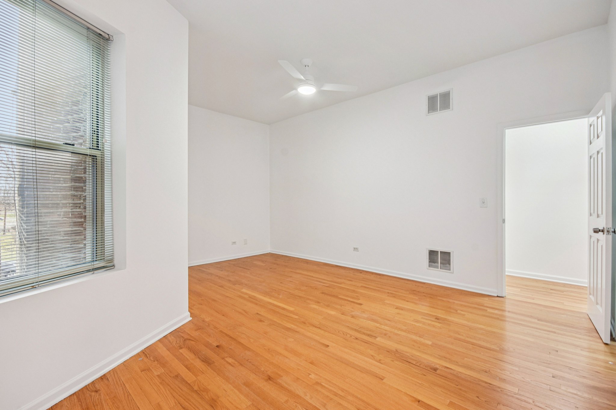 S Prairie Ave 2N-S2803-018.jpg