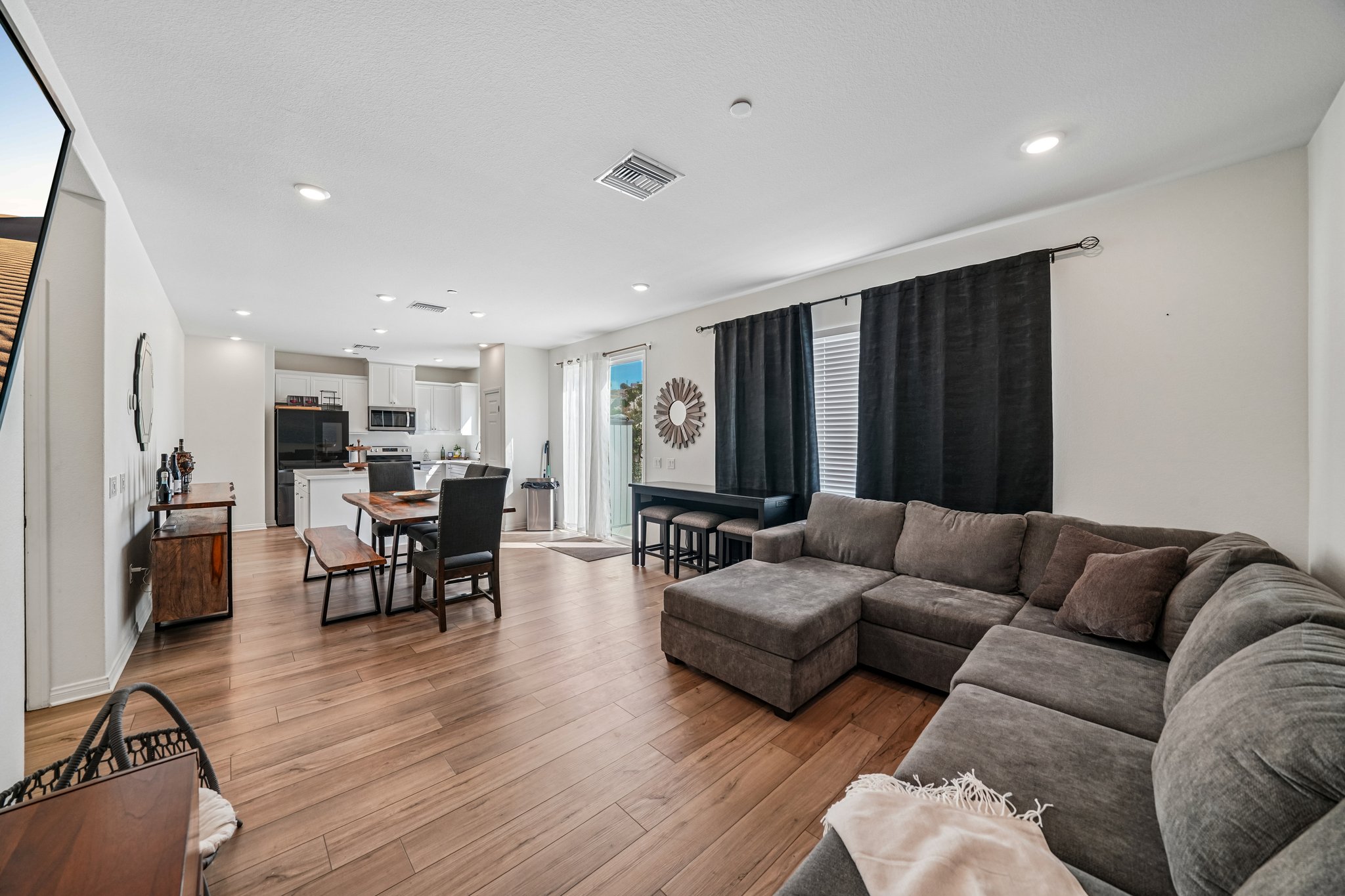 Florence Dr-S2409-012.jpg