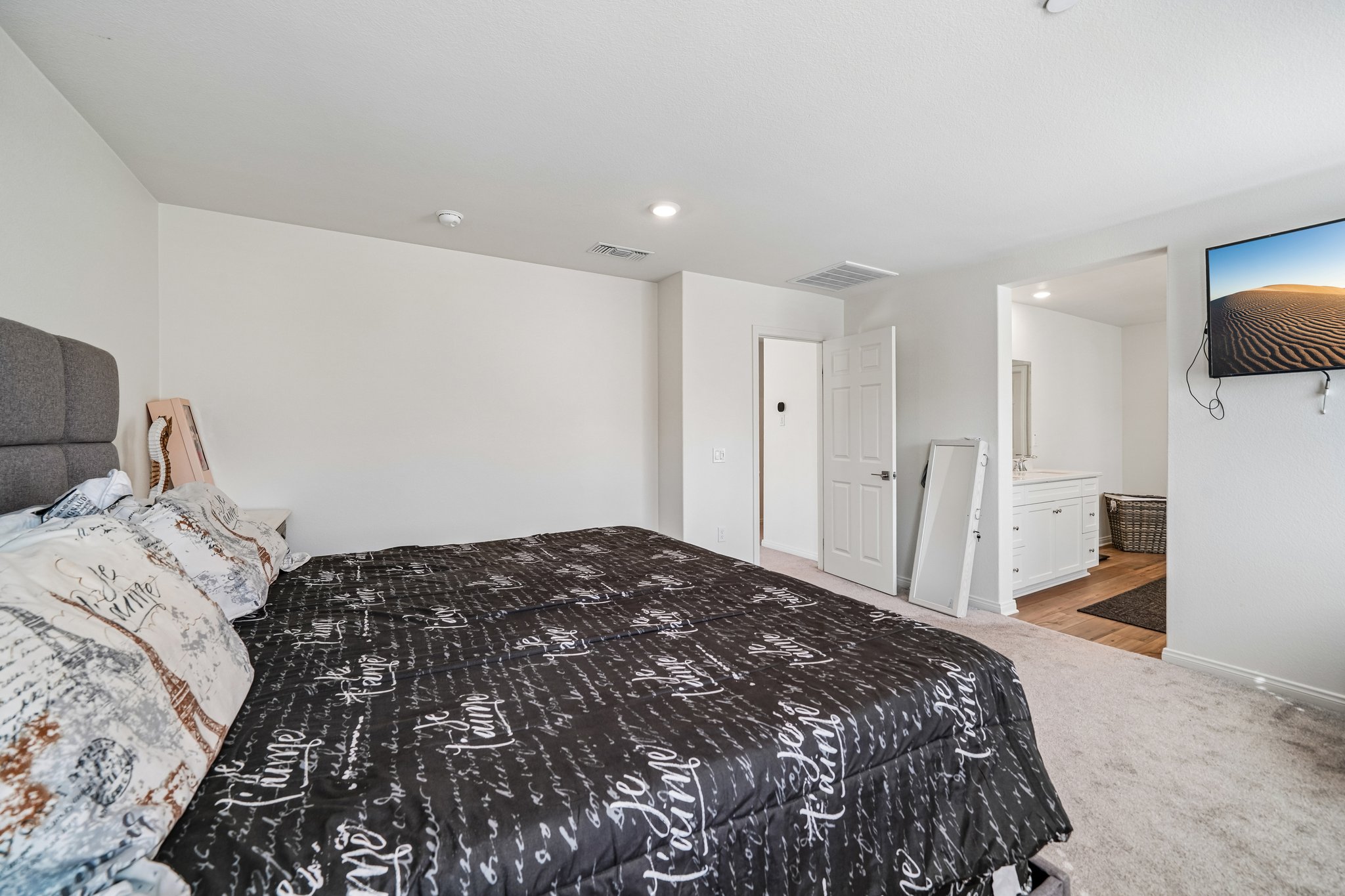 Florence Dr-S2409-046.jpg