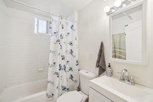 E 6th Ave-2504-032.jpg
