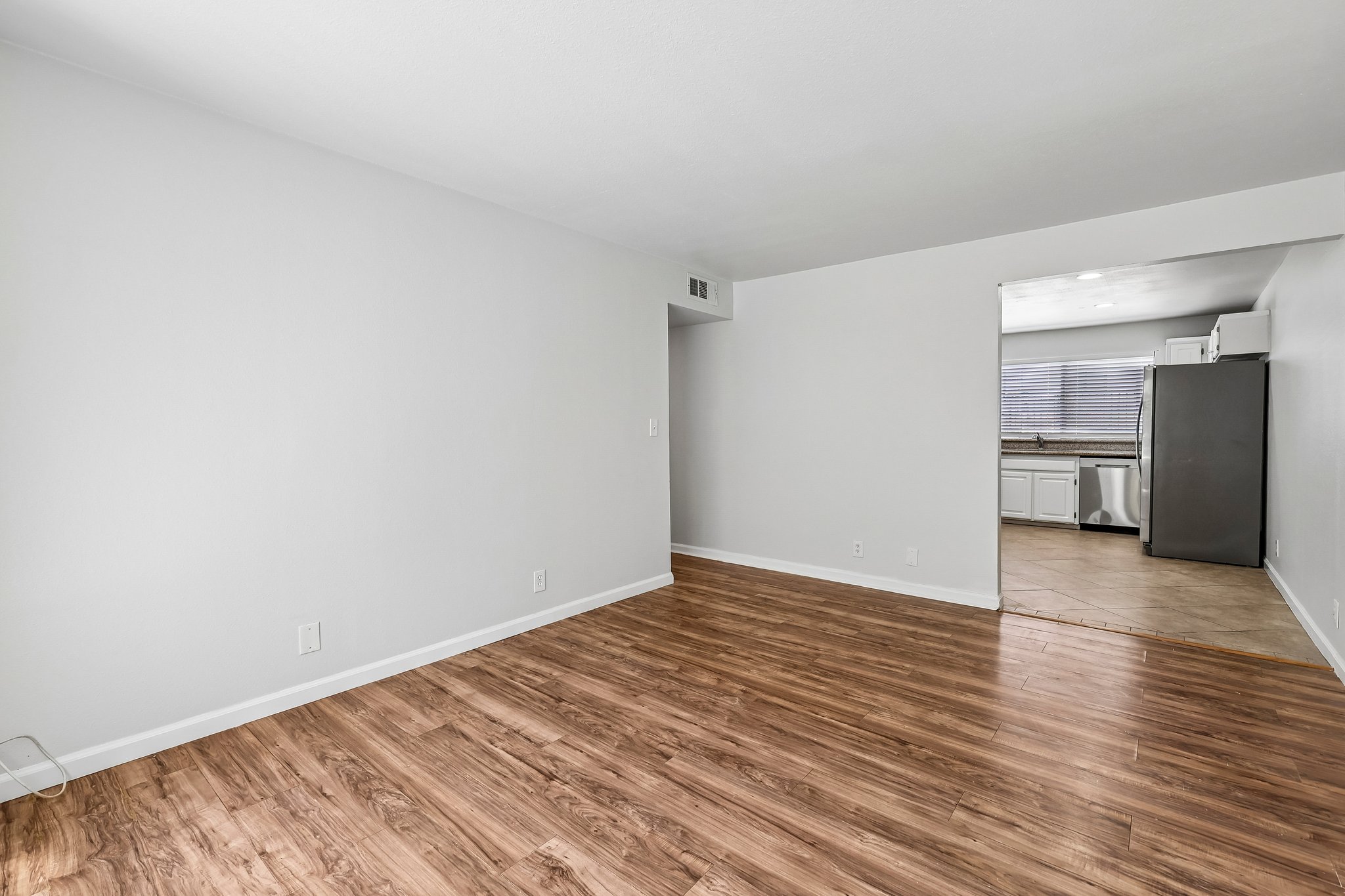 E Bradley Ave unit 3-S2105-008.jpg