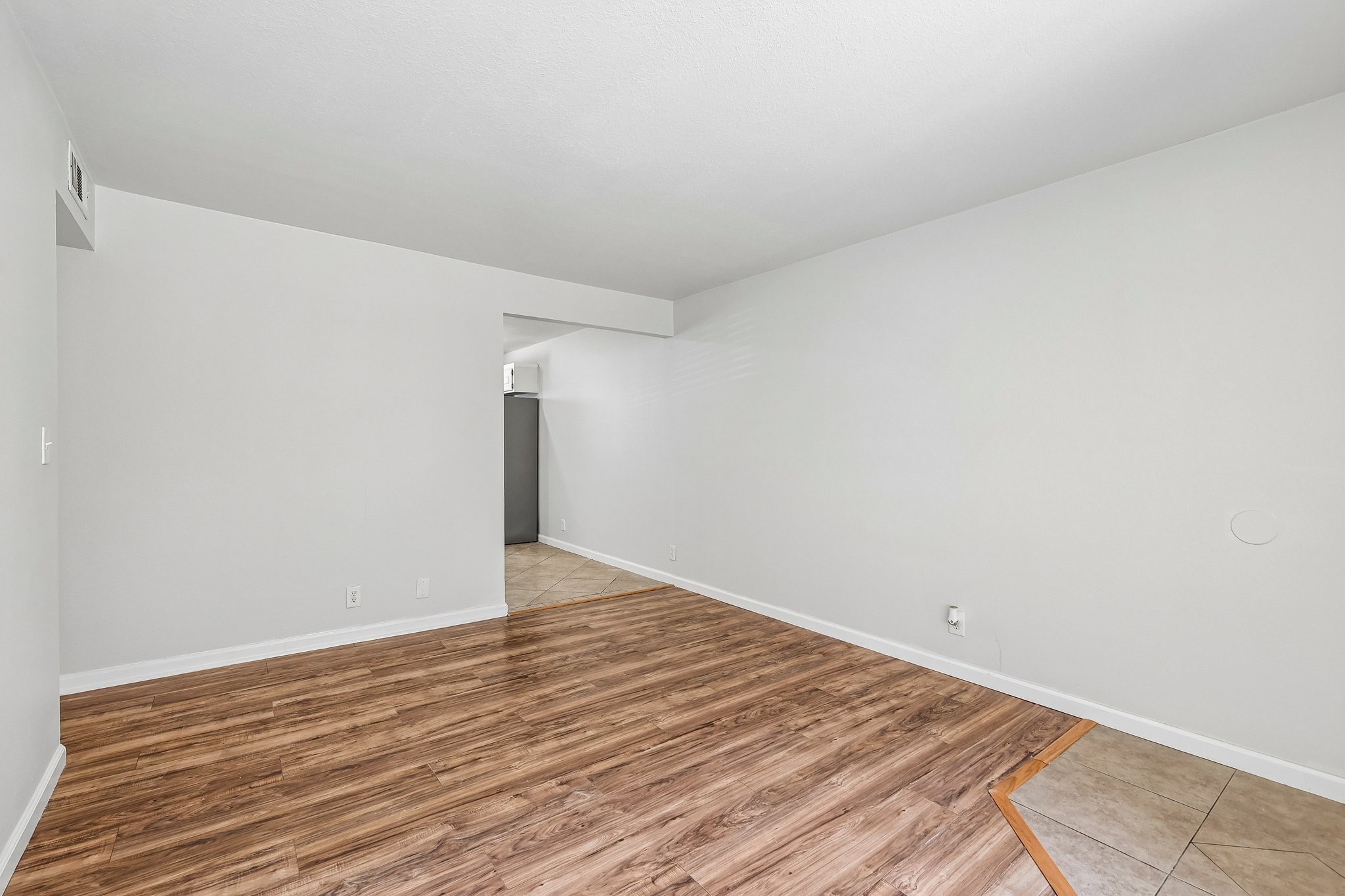 E Bradley Ave unit 3-S2105-009.jpg