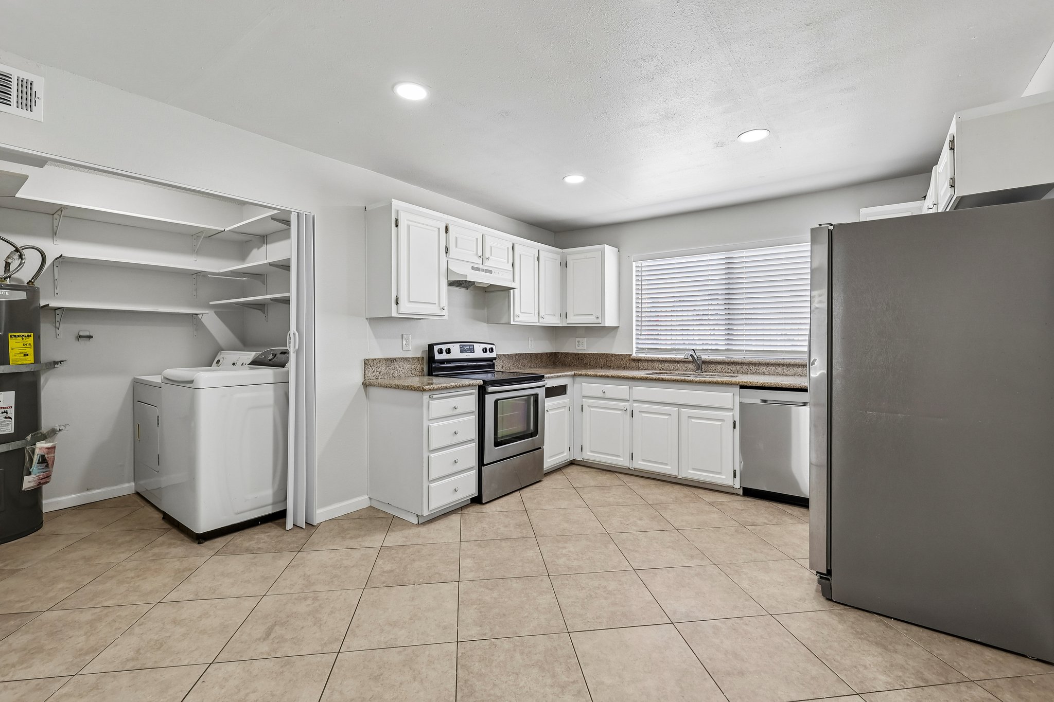 E Bradley Ave unit 3-S2105-012.jpg