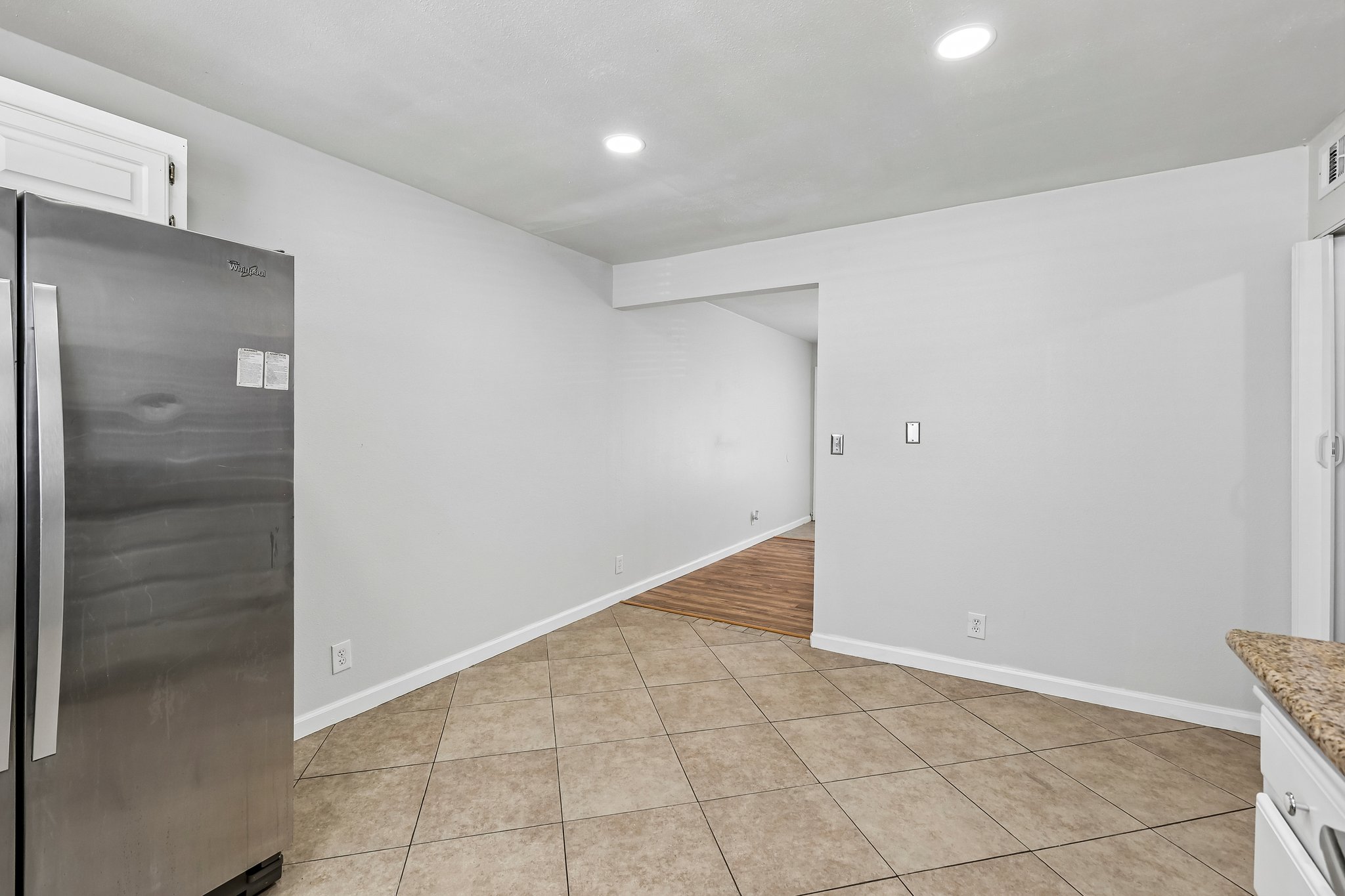 E Bradley Ave unit 3-S2105-015.jpg