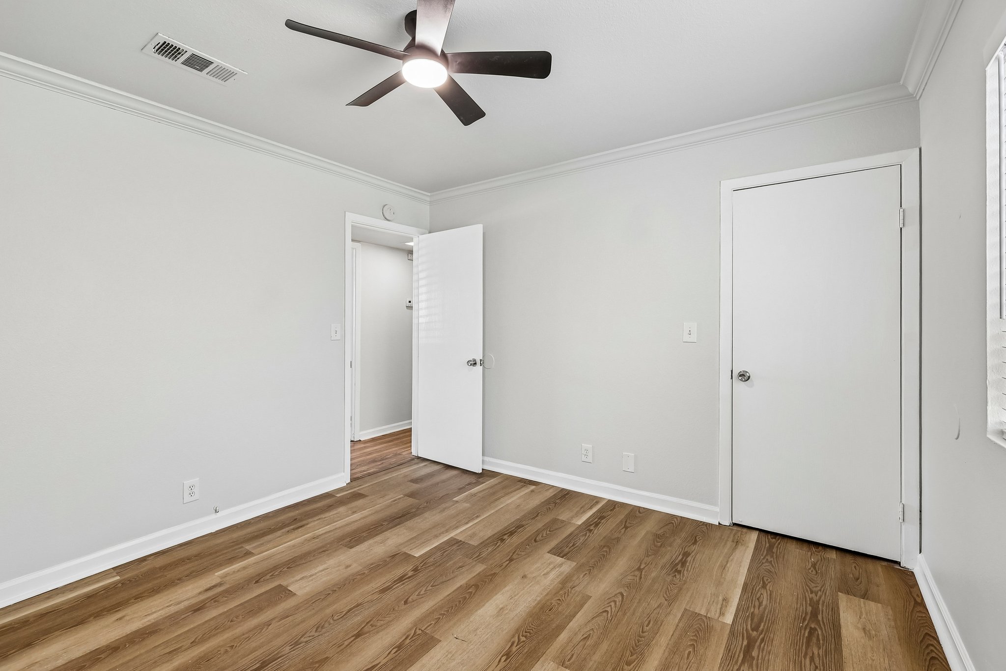 E Bradley Ave unit 3-S2105-020.jpg