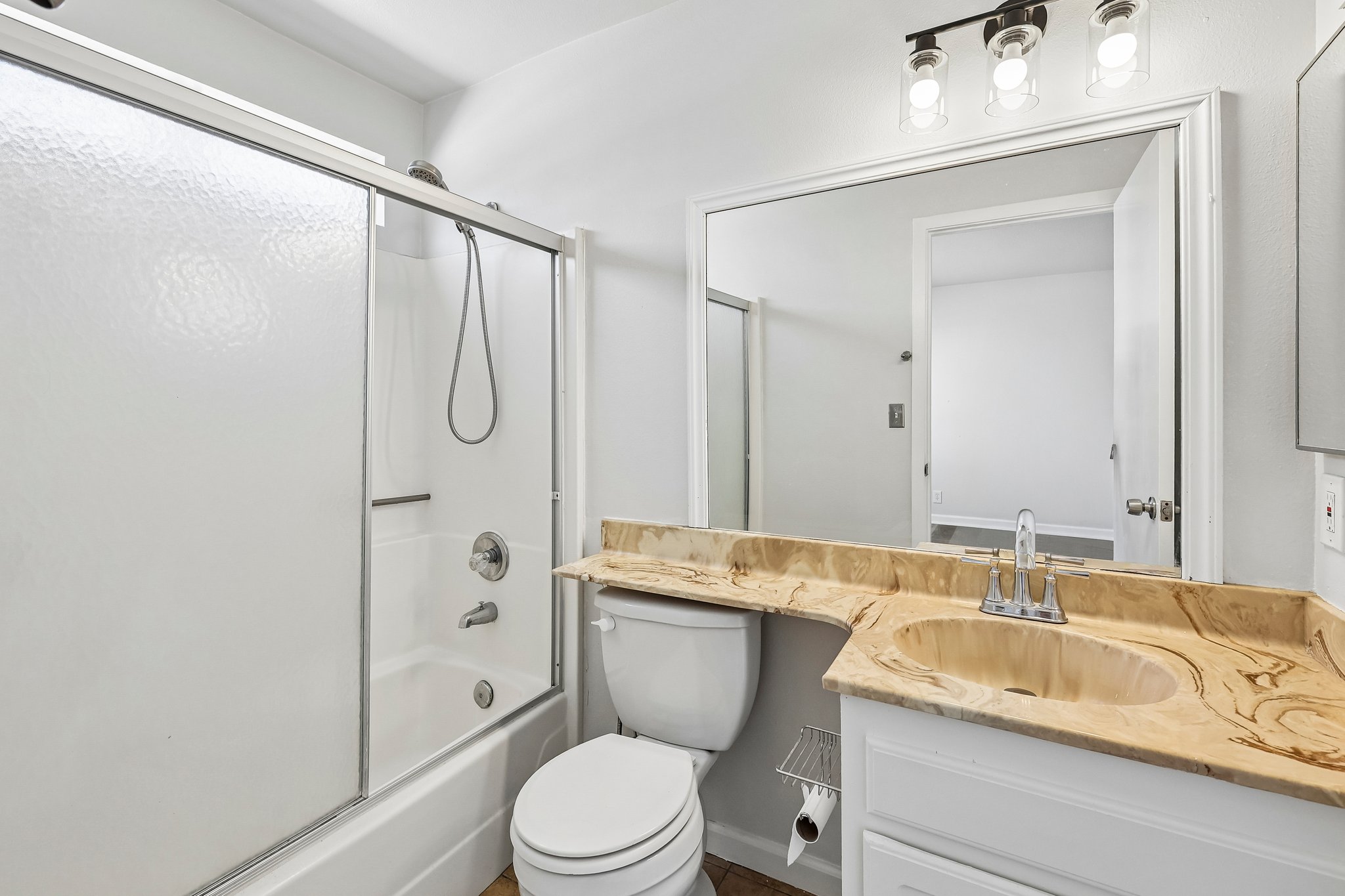 E Bradley Ave unit 3-S2105-027.jpg