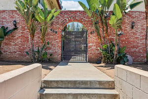 E Bradley Ave unit 3-S2105-001.jpg