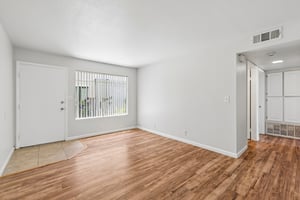 E Bradley Ave unit 3-S2105-010.jpg