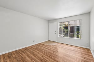 E Bradley Ave unit 3-S2105-011.jpg