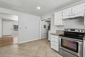 E Bradley Ave unit 3-S2105-016.jpg