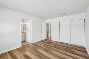 E Bradley Ave unit 3-S2105-025.jpg