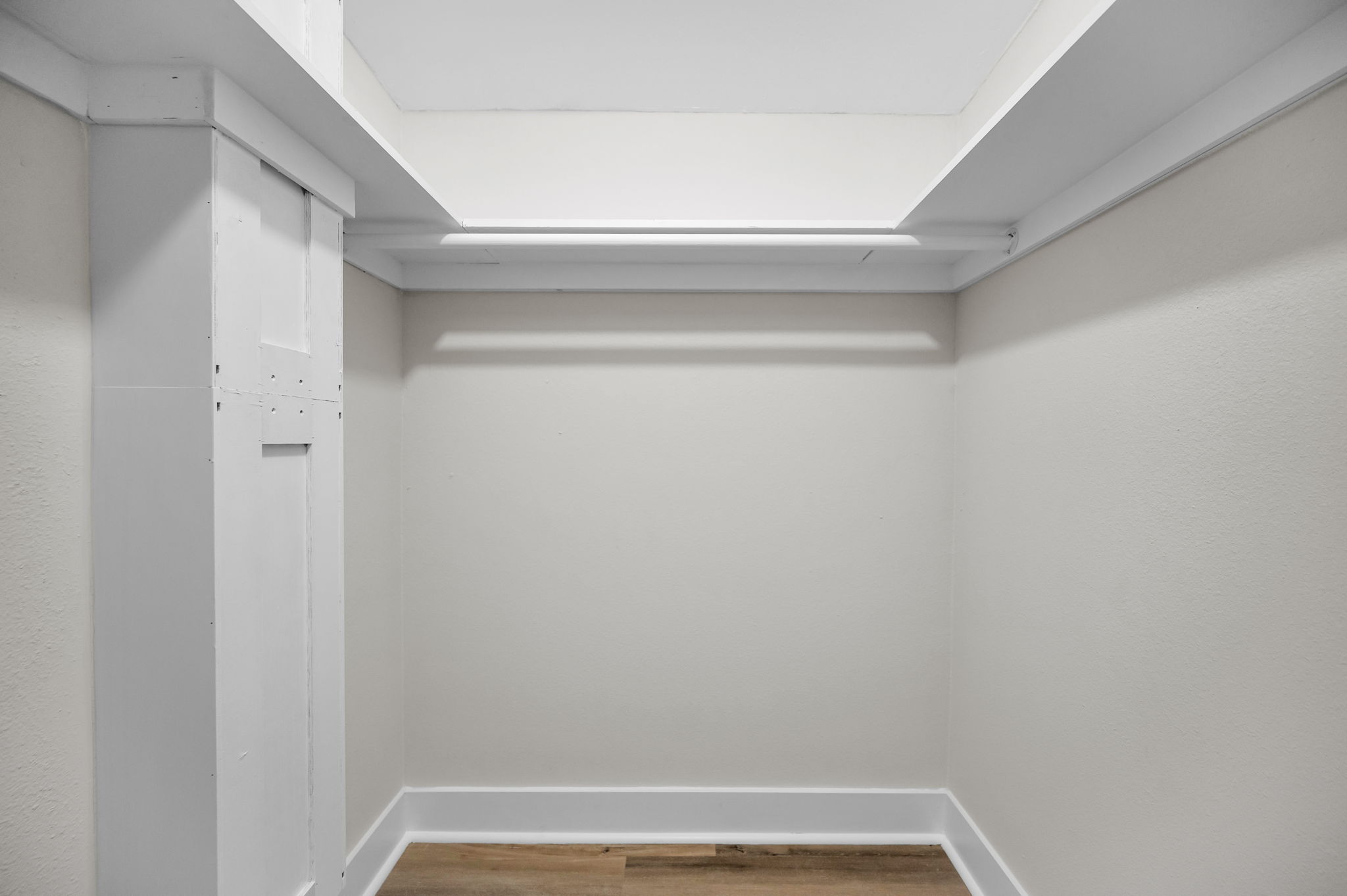 Bedroom Walk-in Closet1a