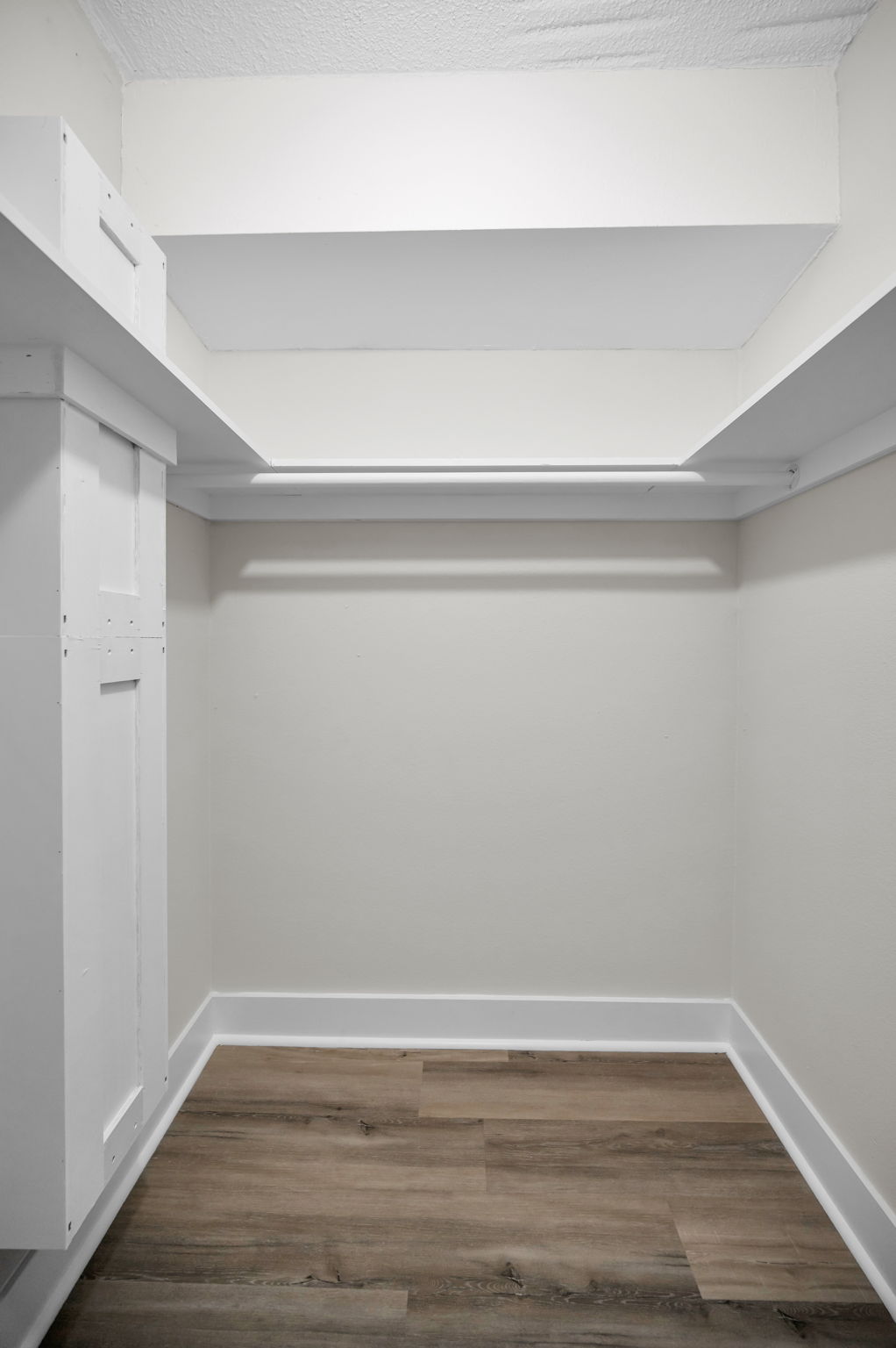 Bedroom Walk-in Closet1b