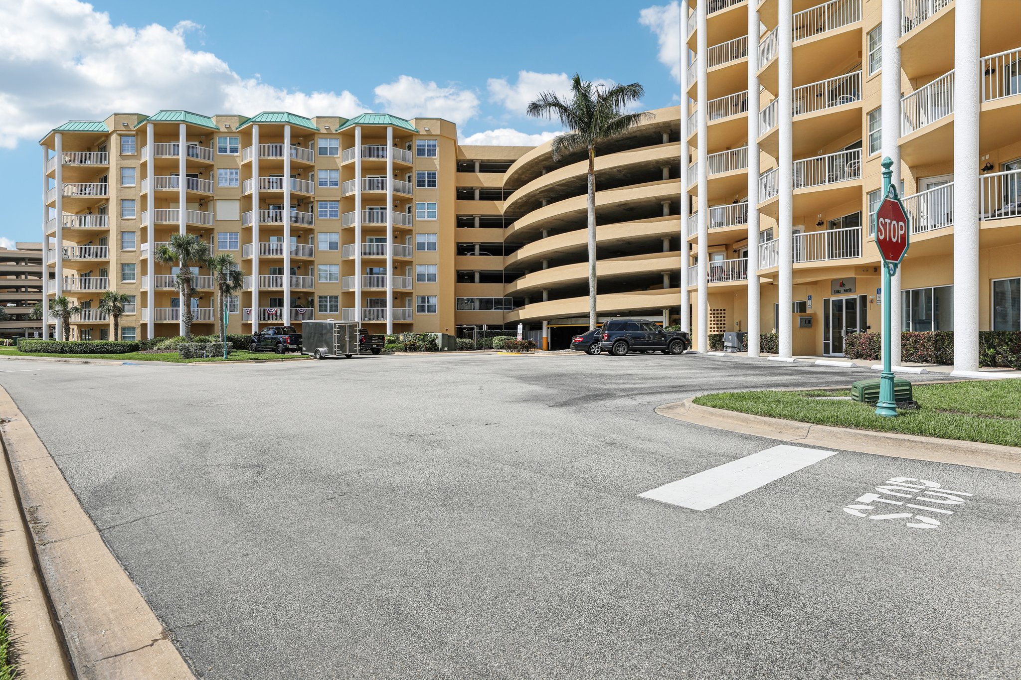 Links Village Dr B103-3005-002.jpg
