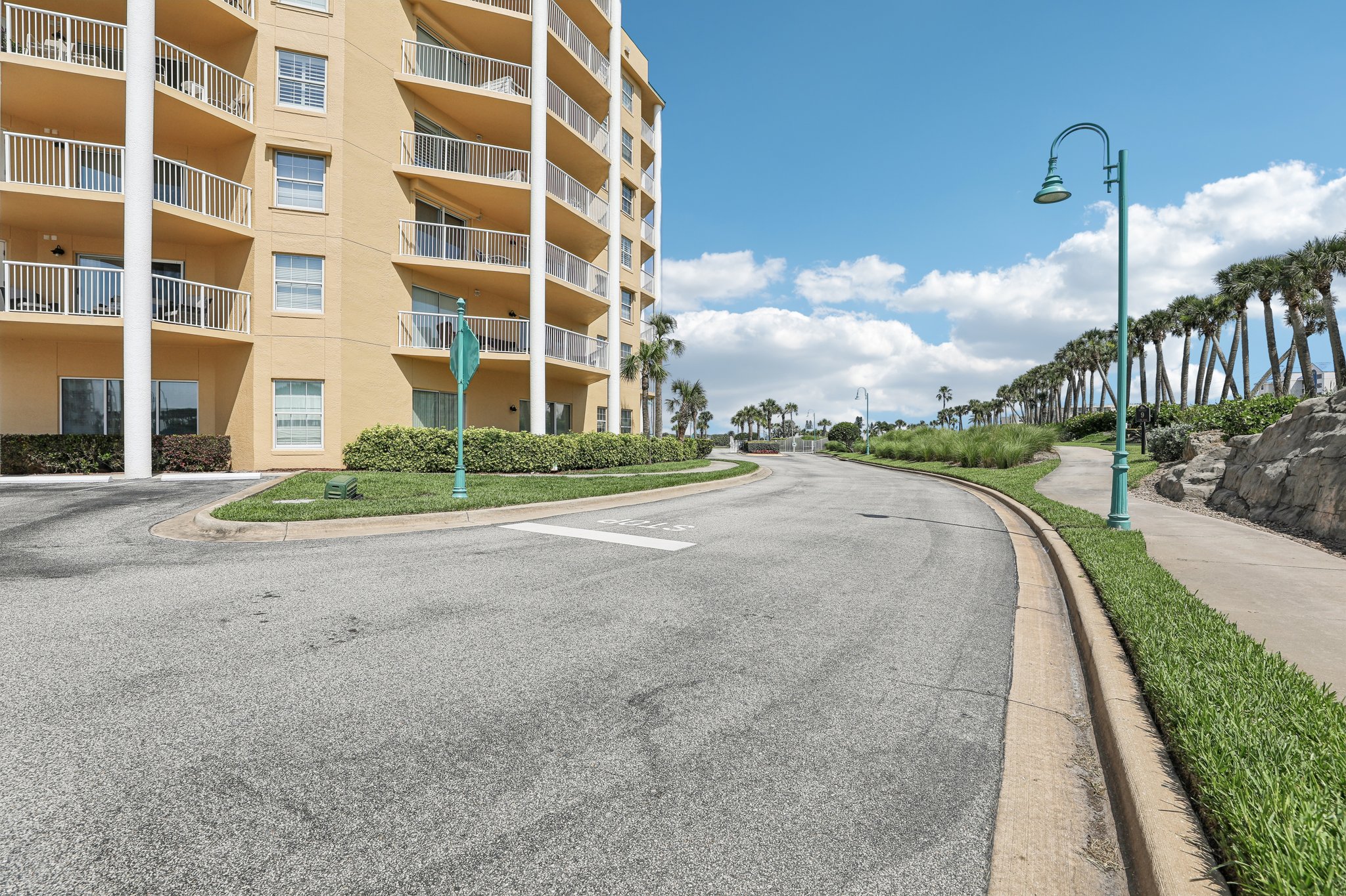 Links Village Dr B103-3005-003.jpg