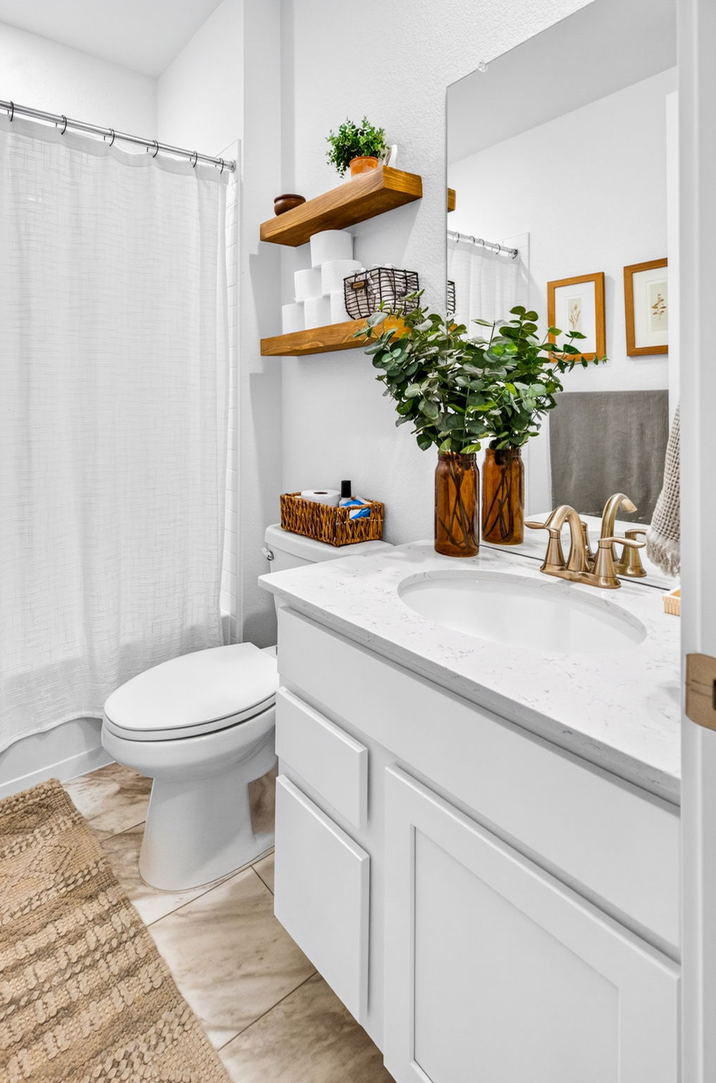Interior Bathroom Vert