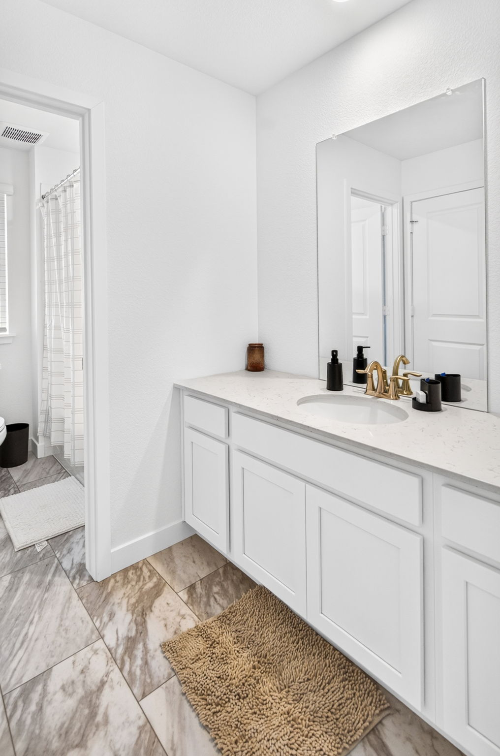 Interior BR 2 Bath Vert